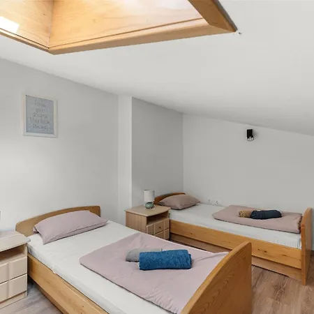 Pensjonat App Sandro With Common Pool Poreč