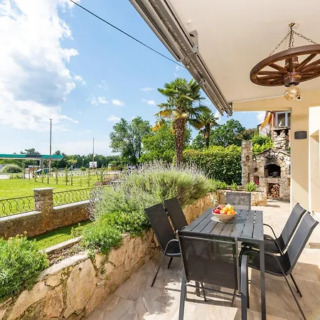 App Sandro With Common Pool Poreč