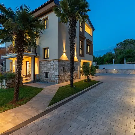 App Sandro With Common Pool 4*