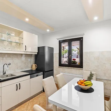 Gæstehus App Sandro With Common Pool 4*