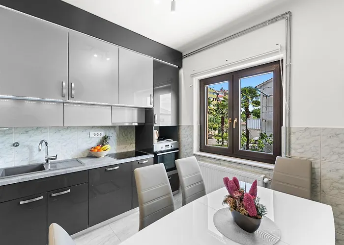 App Sandro With Common Pool