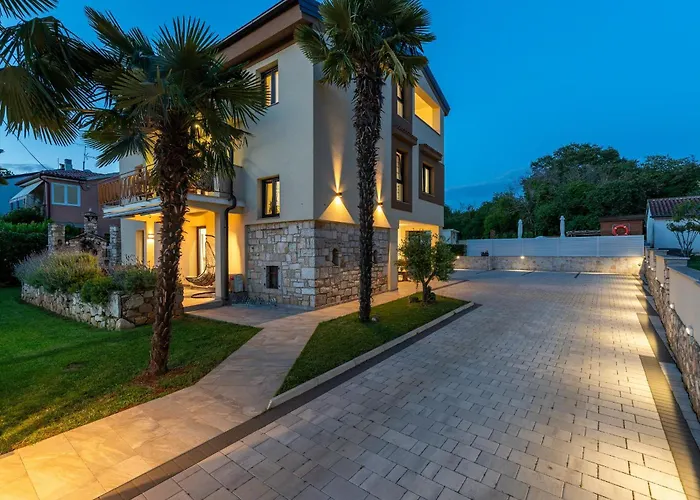 App Sandro With Common Pool 3*