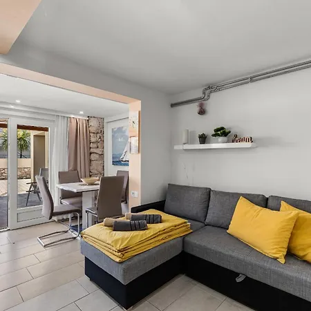 App Sandro With Common Pool 4* بوريتش