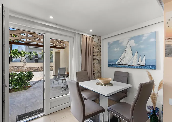 Gostinjska kuća App Sandro With Common Pool