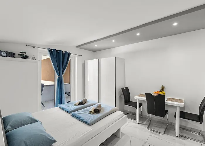 Gostinjska kuća App Sandro With Common Pool Porec