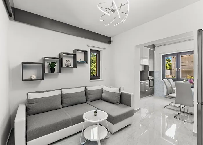 Gostinjska kuća App Sandro With Common Pool