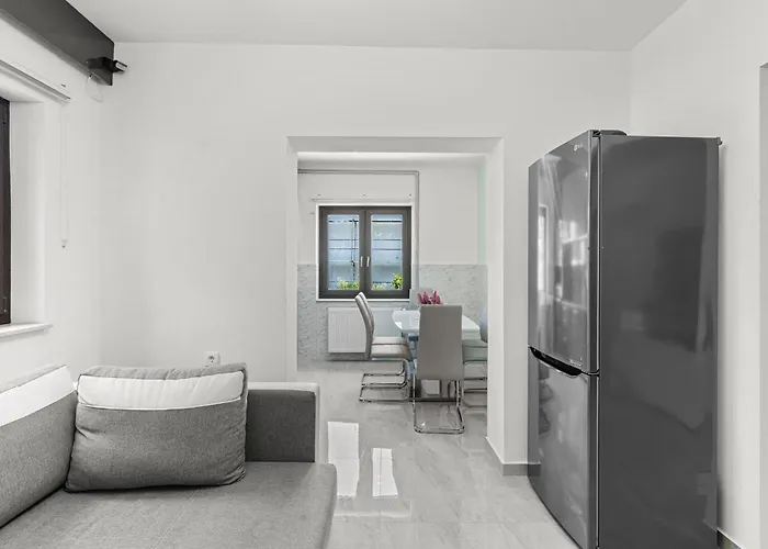 Gostinjska kuća App Sandro With Common Pool Porec